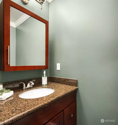 Bath - 805 103rd Pl SE, Everett, WA 98208 photo 1 of 4