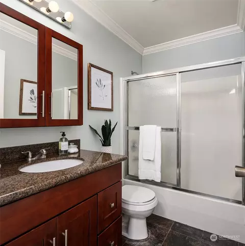 Bath - 805 103rd Pl SE, Everett, WA 98208 photo 4 of 4