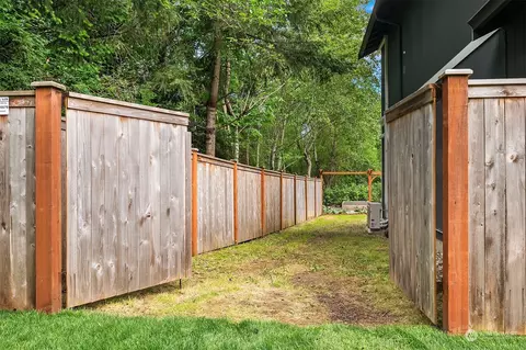 Exterior - 805 103rd Pl SE, Everett, WA 98208 photo 7 of 8