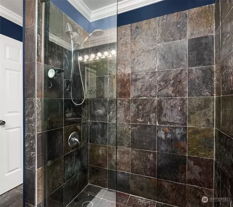 Bath - 805 103rd Pl SE, Everett, WA 98208 photo 3 of 4