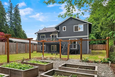 Exterior - 805 103rd Pl SE, Everett, WA 98208 photo 4 of 8