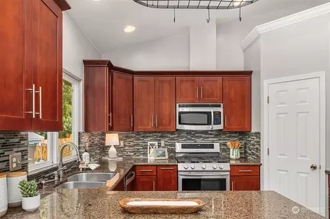 Kitchen - 805 103rd Pl SE, Everett, WA 98208 photo 4 of 4