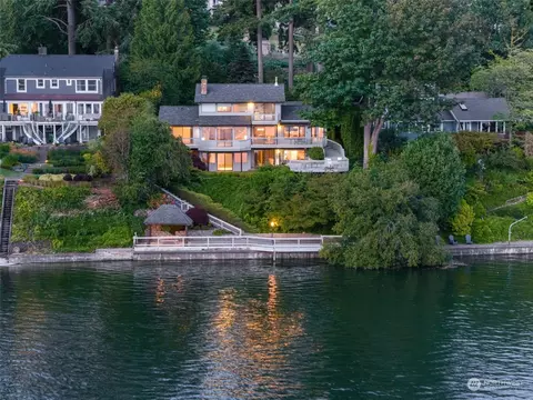 2045 E Bay Dr NE, Olympia, WA 98506