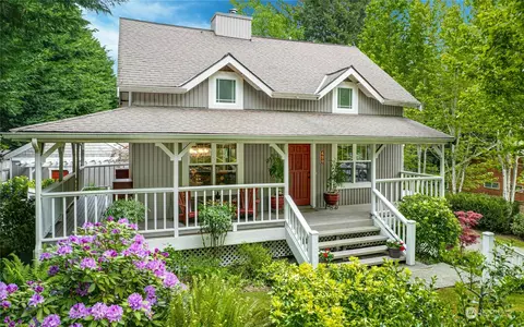 420 222nd Ave NE, Sammamish, WA 98074