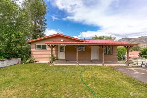 14 S Tonasket Ave, Tonasket, WA 98855