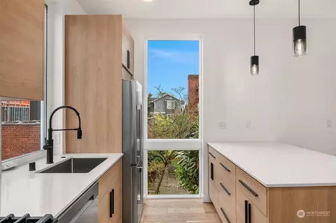 2344 C Franklin Ave E, Seattle, WA 98102 photo 8