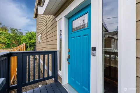 1228 S Director St, Seattle, WA 98108