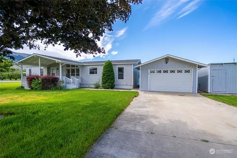 4 Riverside Pl, Rock Island, WA 98850