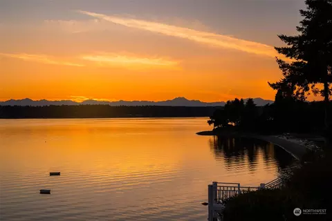 9522 NW Beachwood Dr, Gig Harbor, WA 98332