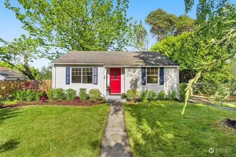 9910 33rd Ave SW, Seattle, WA 98126