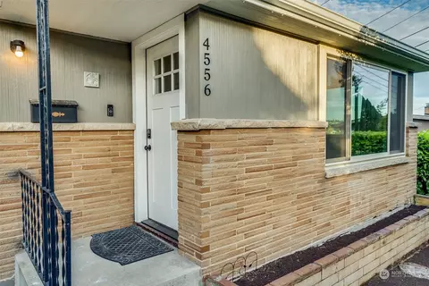 4556 51st Pl SW, Seattle, WA 98116