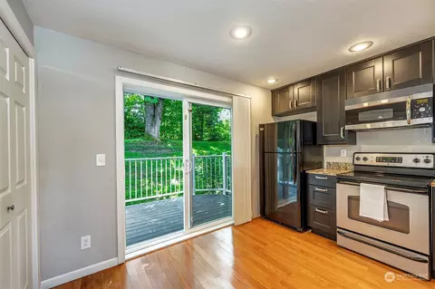 Kitchen - 16101 Bothell Everett Hwy #M2, Mill Creek, WA 98012 photo 2 of 2