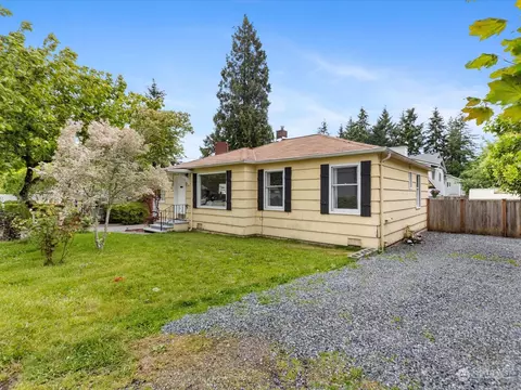 Exterior - 1301 63rd St SE, Everett, WA 98203 photo 4 of 5