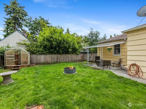 Exterior - 1301 63rd St SE, Everett, WA 98203 photo 5 of 5