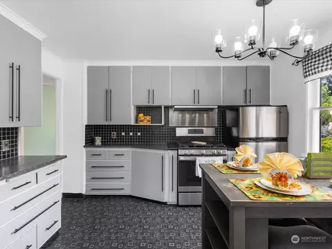 Kitchen - 1301 63rd St SE, Everett, WA 98203 photo 1 of 2