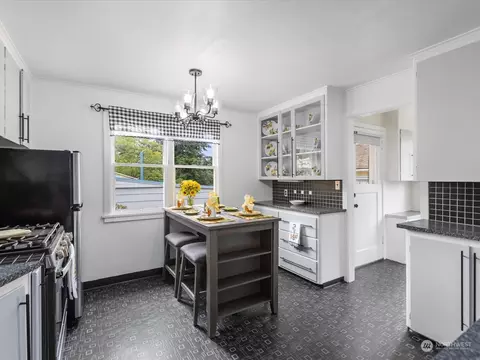 Kitchen - 1301 63rd St SE, Everett, WA 98203 photo 2 of 2
