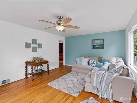 Living - 1301 63rd St SE, Everett, WA 98203 photo 1 of 1