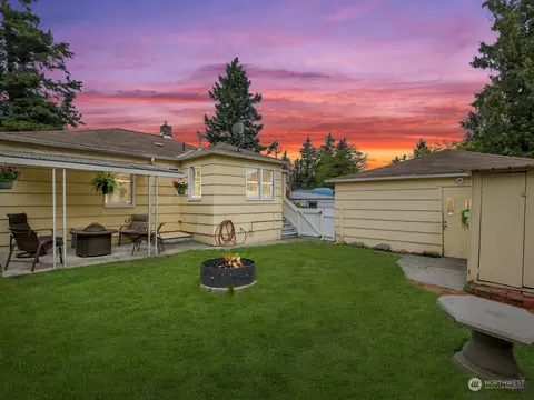 Exterior - 1301 63rd St SE, Everett, WA 98203 photo 2 of 5