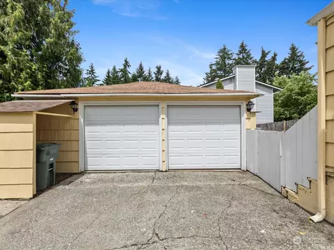 Exterior - 1301 63rd St SE, Everett, WA 98203 photo 3 of 5