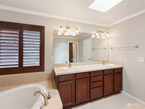 Bath - 3022 182nd Pl SE, Bothell, WA 98012 photo 2 of 4