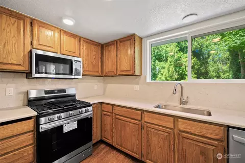 Kitchen - 21730 3rd Dr SE, Bothell, WA 98021 photo 4 of 4