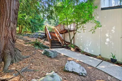 Exterior - 21730 3rd Dr SE, Bothell, WA 98021 photo 4 of 9