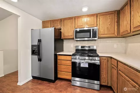 Kitchen - 21730 3rd Dr SE, Bothell, WA 98021 photo 3 of 4