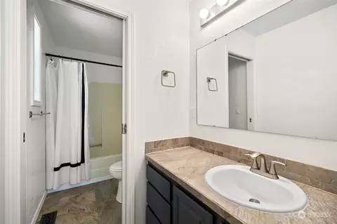 Bath - 21730 3rd Dr SE, Bothell, WA 98021 photo 2 of 2