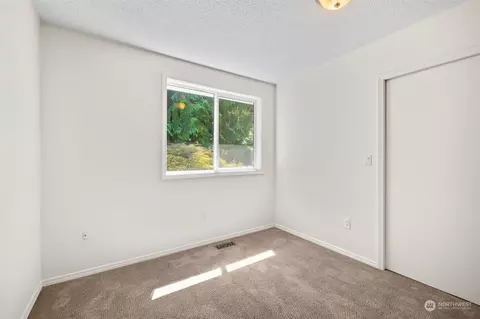 Bedroom - 21730 3rd Dr SE, Bothell, WA 98021 photo 3 of 7