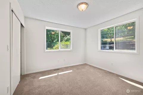 Bedroom - 21730 3rd Dr SE, Bothell, WA 98021 photo 4 of 7
