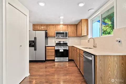 Kitchen - 21730 3rd Dr SE, Bothell, WA 98021 photo 1 of 4