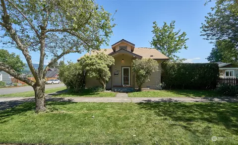 2037 Jensen St, Enumclaw, WA 98022