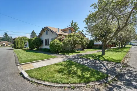 2037 Jensen St, Enumclaw, WA 98022 photo 2