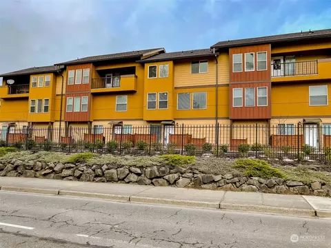 12228 SE Petrovitsky Rd #1A, Renton, WA 98058