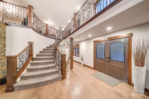 Entry Way - 23303 SE 416th St, Enumclaw, WA 98022 photo 1 of 4