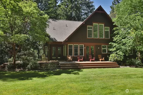 4453 Campbell Rd, Clinton, WA 98236