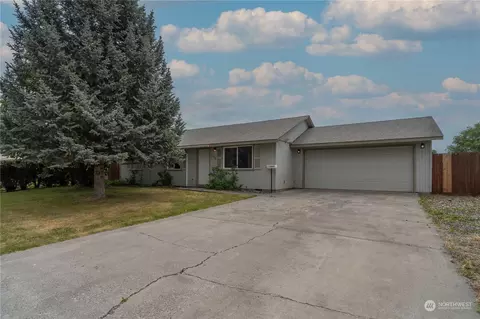 1172 E Grand Dr, Moses Lake, WA 98837
