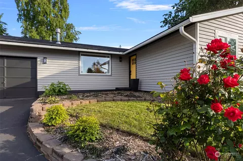 2206 Woodridge Ave, Mount Vernon, WA 98273