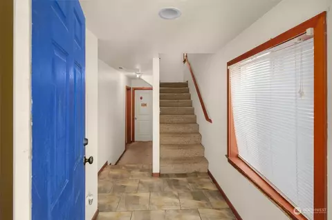 Entry Way - 1102 Chestnut St, Everett, WA 98201 photo 2 of 2