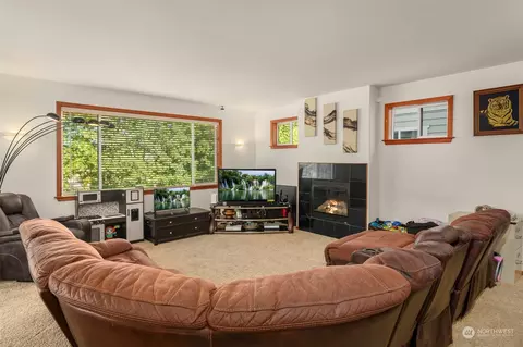 Living - 1102 Chestnut St, Everett, WA 98201 photo 1 of 2
