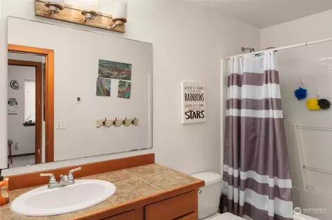 Bath - 1102 Chestnut St, Everett, WA 98201 photo 5 of 5