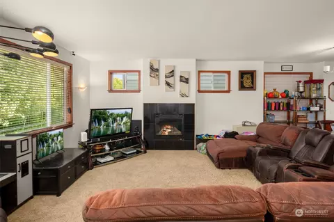 Living - 1102 Chestnut St, Everett, WA 98201 photo 2 of 2