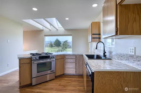 Kitchen - 33 Seahawk Dr, Sequim, WA 98382 photo 1 of 3