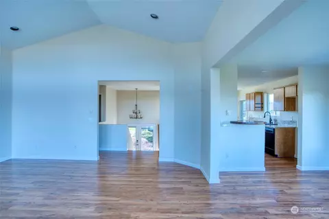 Living - 33 Seahawk Dr, Sequim, WA 98382 photo 3 of 6