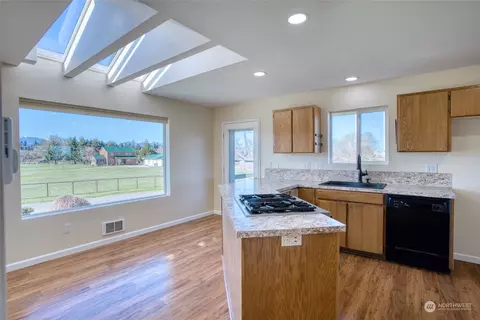 Kitchen - 33 Seahawk Dr, Sequim, WA 98382 photo 3 of 3