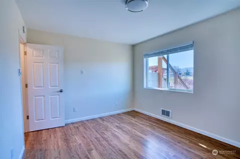 Bedroom - 33 Seahawk Dr, Sequim, WA 98382 photo 4 of 4