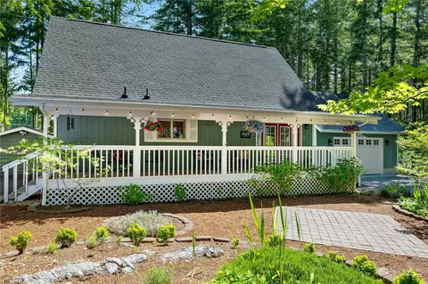 241 N Mountain View Dr, Hoodsport, WA 98548