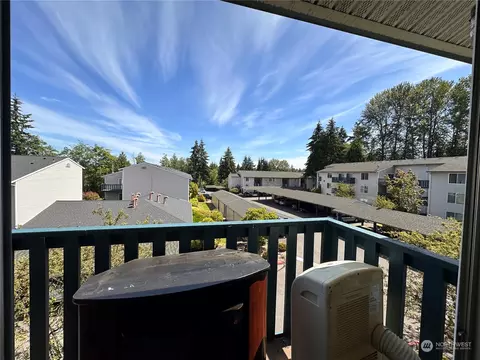 17431 Ambaum Blvd S #D17, Burien, WA 98148