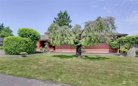 614 S 18th St, Renton, WA 98055