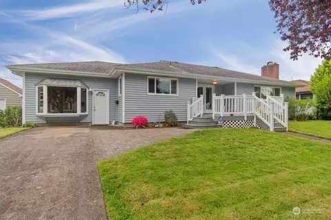 Exterior - 1110 20th Ave, Longview, WA 98632 photo 2 of 11